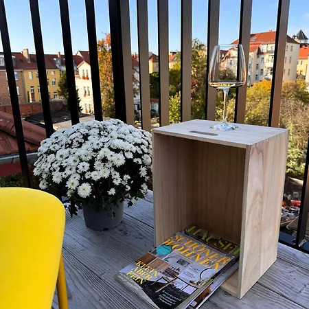 Carl Von Rose Apartment