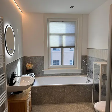 Apartment Carl Von Rose *