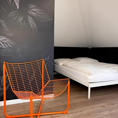 Carl Von Rosé Apartment