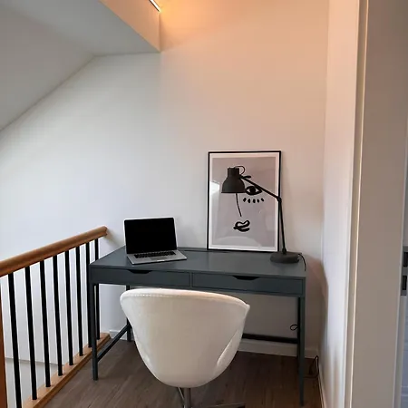 Carl Von Rose Apartment