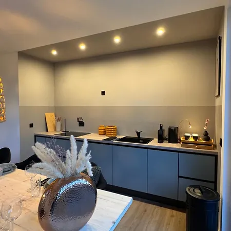 Apartment Carl Von Rose *